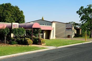 Colonial Motor 3*