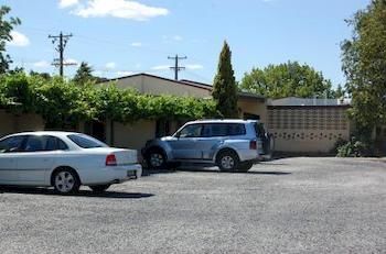 Colonial Motor Motel