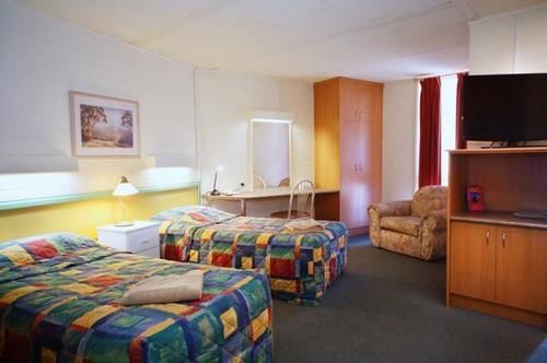 Colonial Motor Motel
